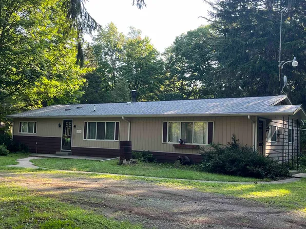 10505 S Graham Rd, Saint Charles, MI 48655