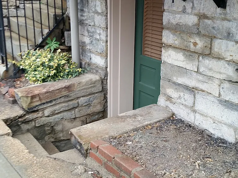 112 E 5th Streetlower Level — Photo 3