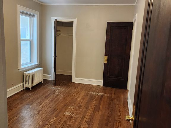 2nd image of 4842 Elm St