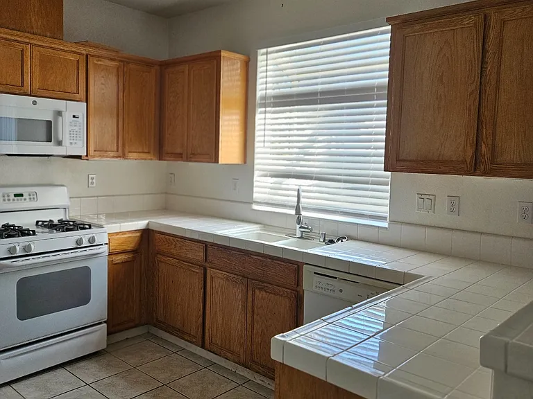 1594 Lankershire Dr — Photo 5