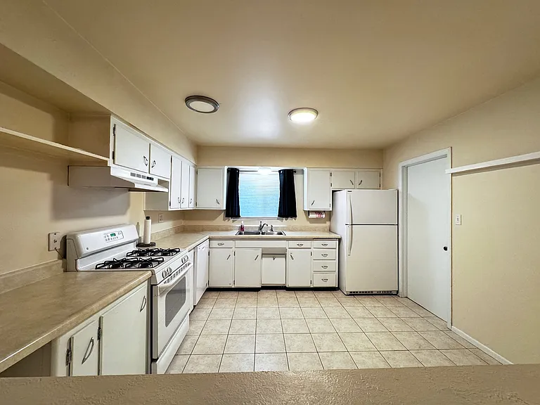 439 Marian Dr — Photo 7