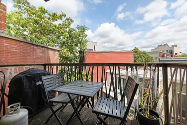 Rented by R New York