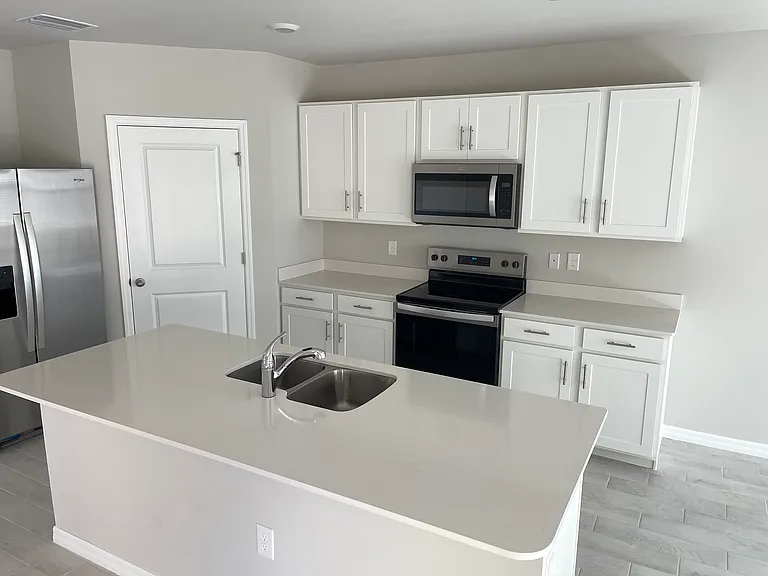 455 Londrina Dr — Photo 11