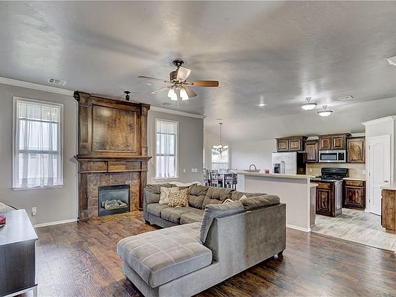 5th image of 629 SW 162nd St