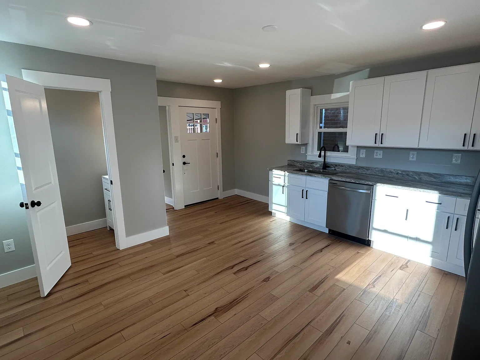 2 bed, 1.5 bath, 1200 sqft, $1,595 — Photo 4