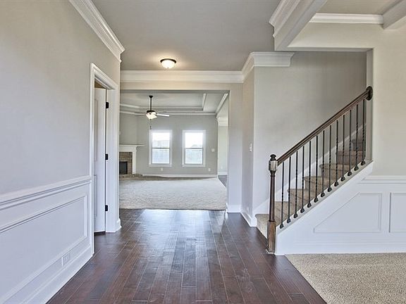 4th image of 340 Cambrian Dr