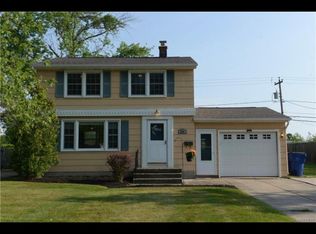 390 Willow Ridge Dr, Amherst, NY 14228