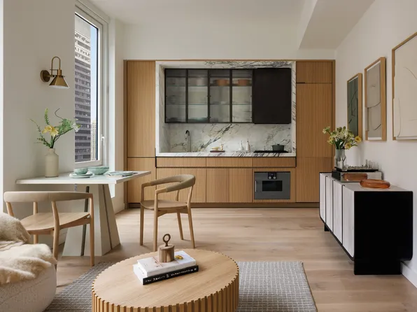 135 East 47th Street image 3 of 15