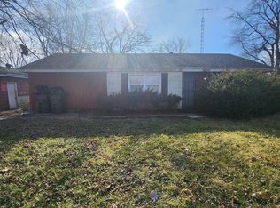1912 Deerwood Dr, Danville, IL 61832