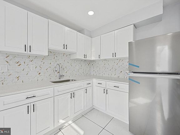 5th image of 212 Tioga St