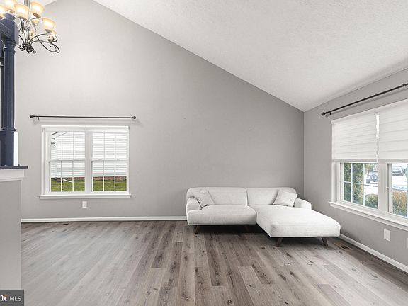3rd image of 328 Sandown Park Ct