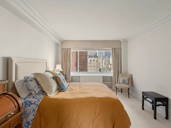 10 East 70th Street image 10 of 14