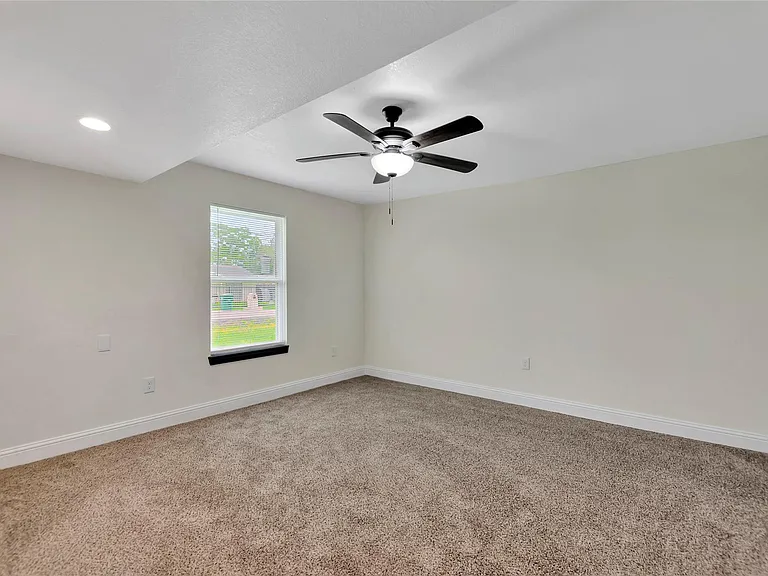9010 Freeland St — Photo 14