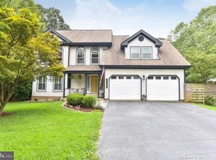 5955 Kathmoor Dr, Alexandria, VA 22310