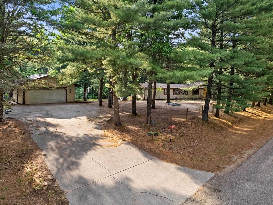 1st image of W7092 N Oakwood Cir