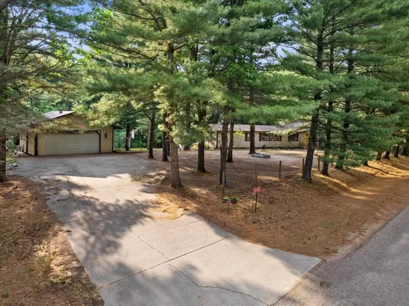 W7092 N Oakwood Cir, Neshkoro, WI 54960