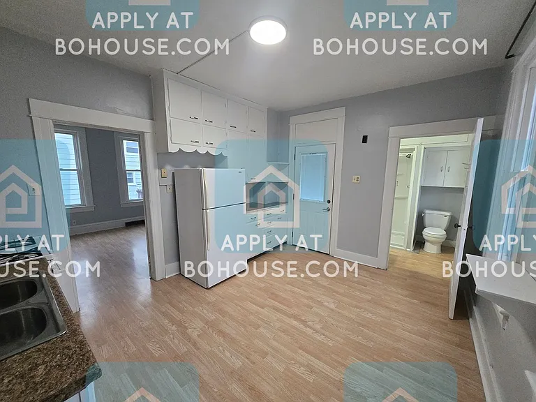 3010 McArthur Dr — Photo 2