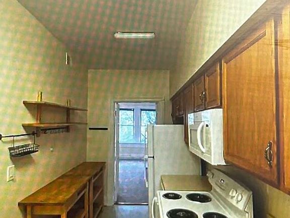 4th image of 1734 Connecticut Ave NW Unit 300