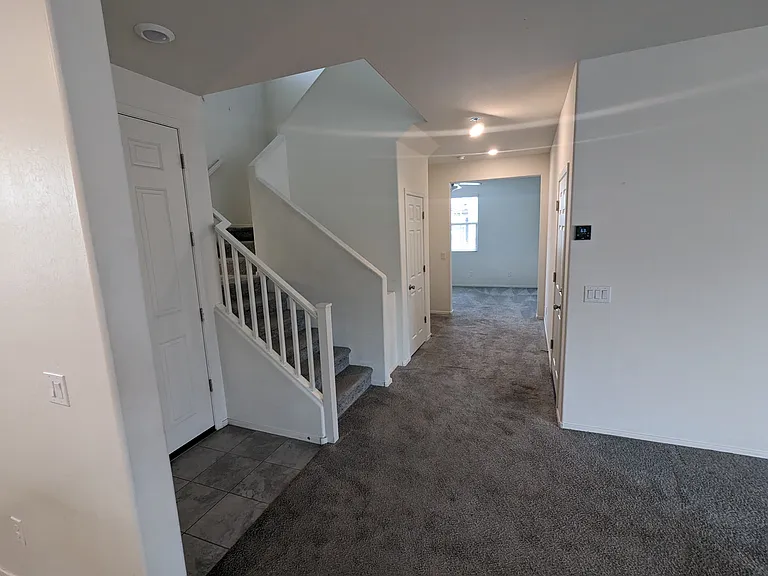 47 E Constitution Dr — Photo 19