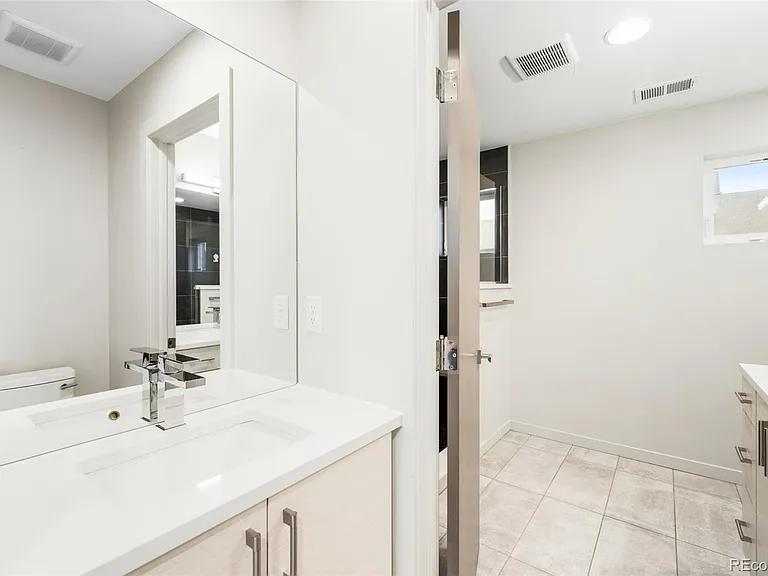 1331 Yates St — Photo 13