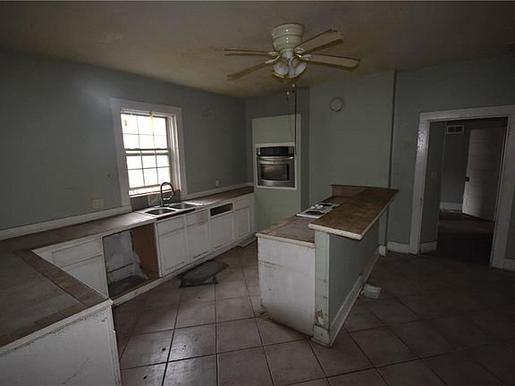 4th image of 8 Hemlock St