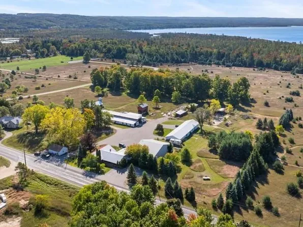 6633 Bellaire Hwy, Bellaire, MI 49615