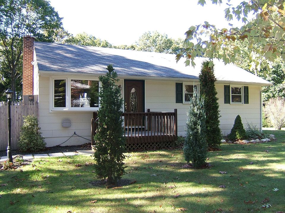 12 Summit Dr. Smithtown