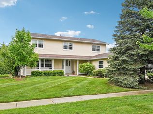 450 Banbury Ave, Elk Grove Village, IL 60007