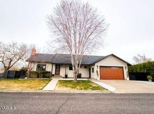 610 Blossom Ln, Zillah, WA