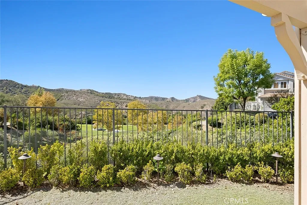 3 bed, 2499 sqft, $9,500 — Photo 1