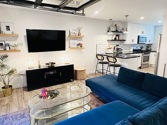 2nd image of 2121 Thomas Ave #3