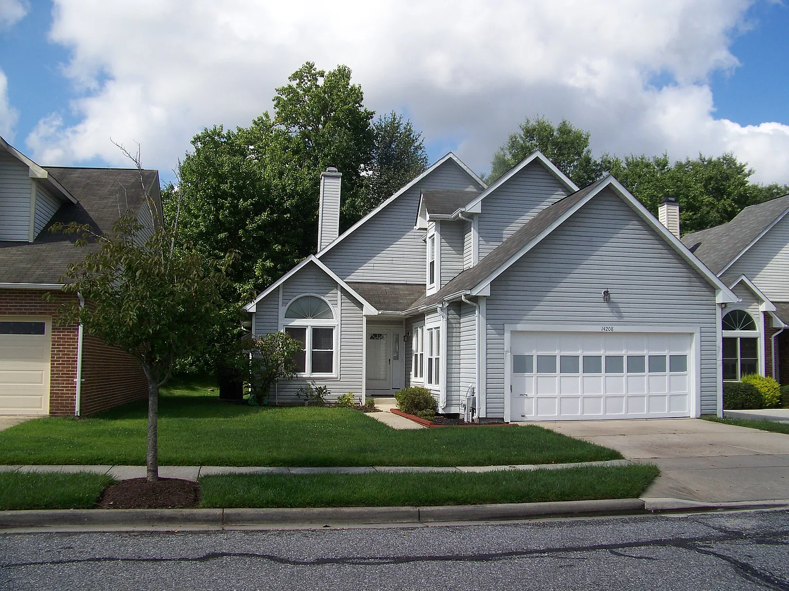3 bed, 2.5 bath, 1713 sqft, $3,200 — Photo 1