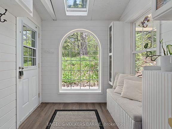 4th image of 1441 Hendrie Rd