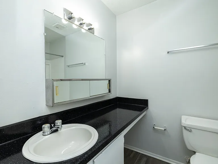 Lakes at Largo Apartments — Photo 19