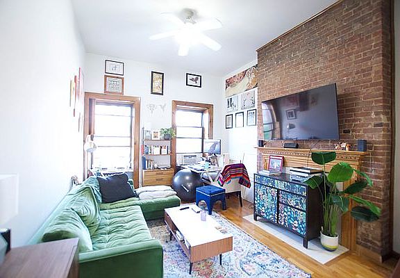 2nd image of 324 W 76th St