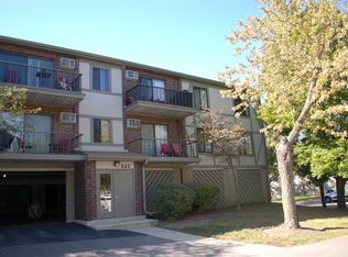 522 Kiowa Cir #101, Naperville, IL 60565