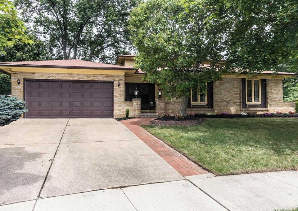 1st image of 40 College Ct