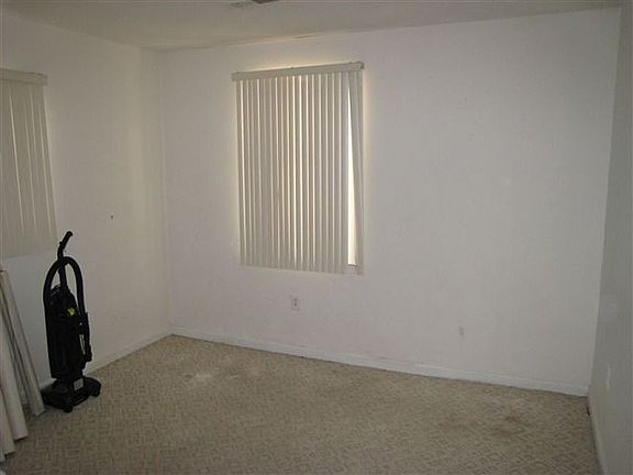 3rd image of 305A Redwood Ave
