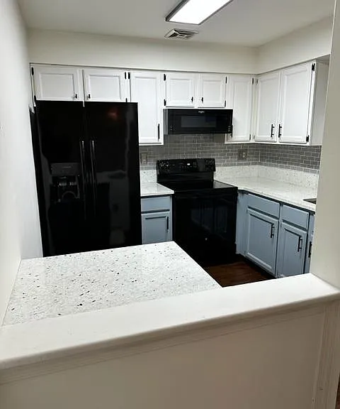 601 Ferris Ln #F1 — Photo 3