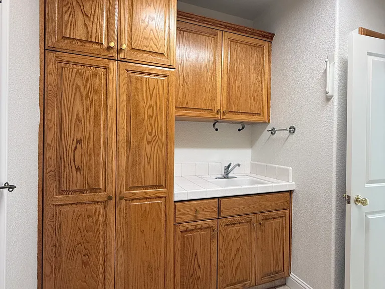1270 Heidelberg Way #1 — Photo 4