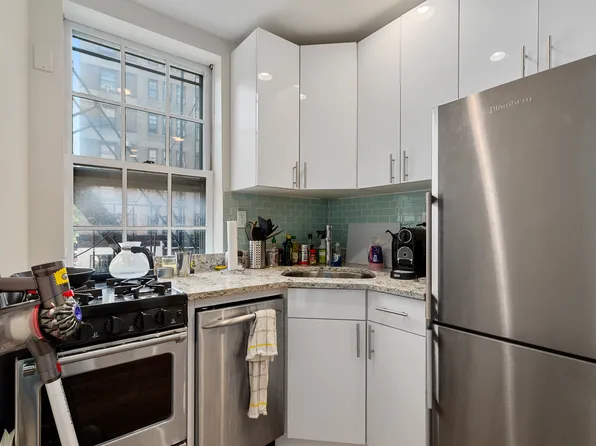 329 Bleecker Street image 4 of 8