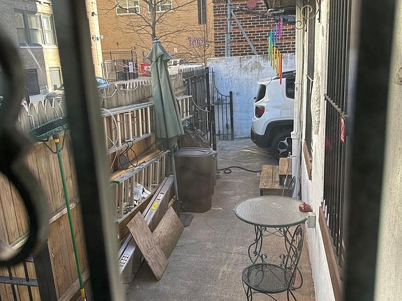 4th image of 1598 Delancey St #1R