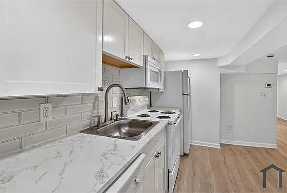 141 Uhland Ter NE #B — Photo 4