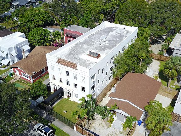 3rd image of 177 NE 50th St #1
