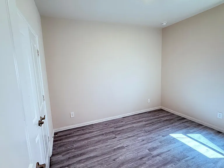 500 Weller Rd — Photo 16