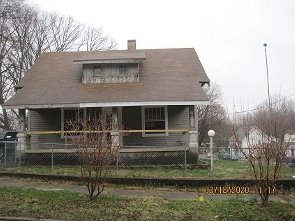 145 S Washington St photo 1