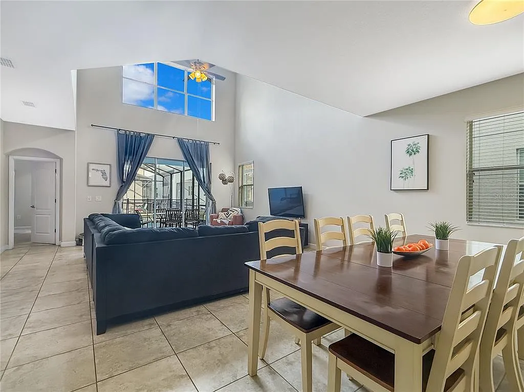 5 bed, 5.0 bath, 3081 sqft, $3,300 — Photo 4
