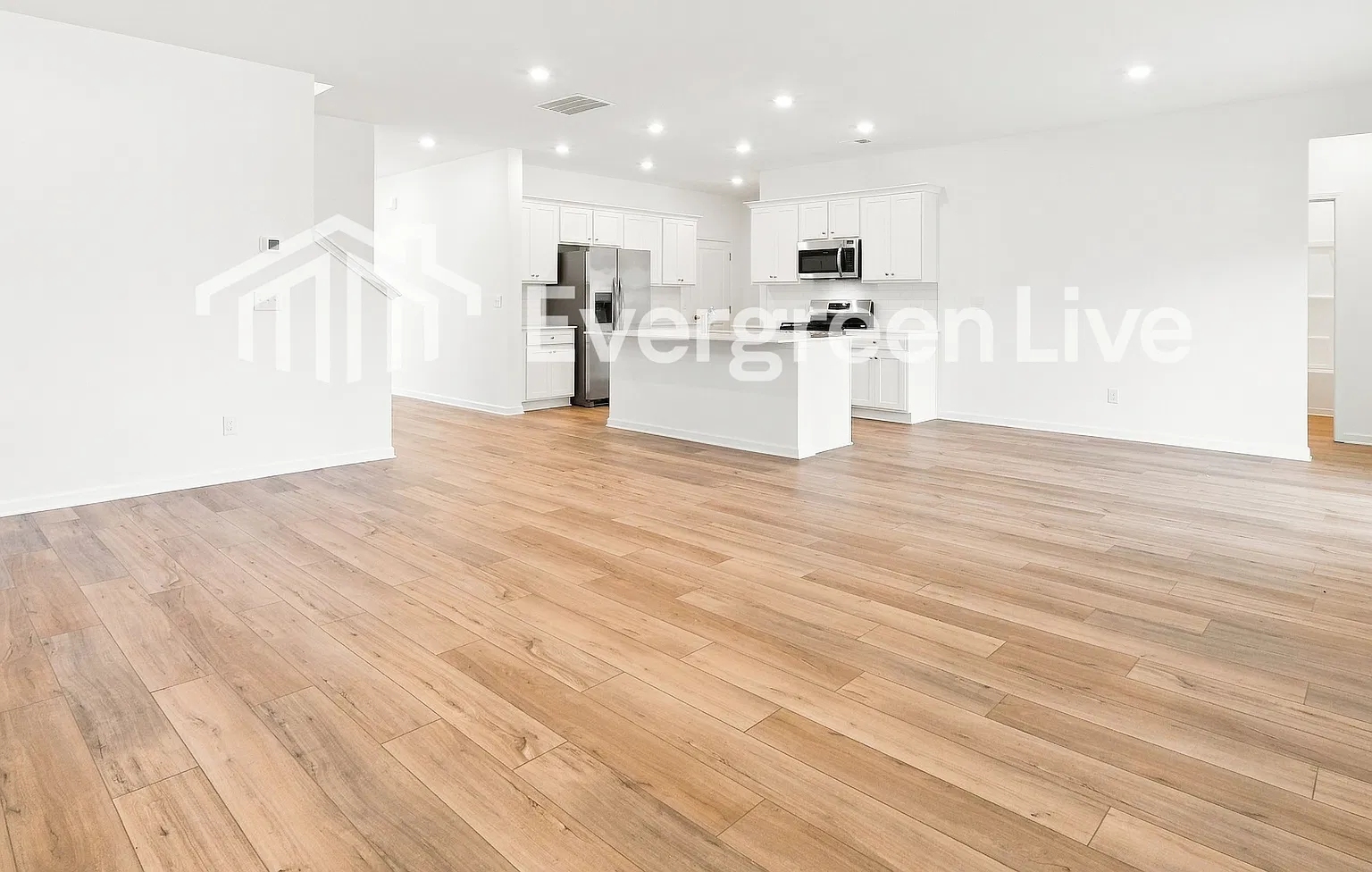 6 bed, 4.0 bath, 3009 sqft, $2,560 — Photo 3
