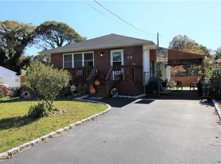 10 Hurstwood Rd, Shirley, NY 11967