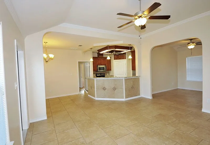 3 bed, 1637 sqft, $2,400 — Photo 4